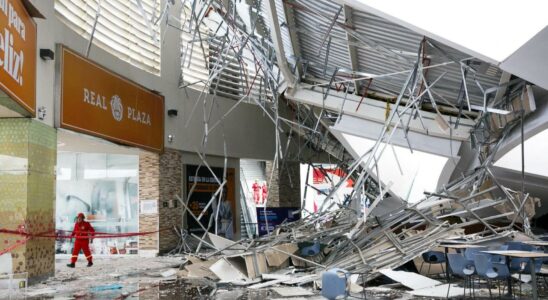 Quatre morts au Perou apres avoir effondre le toit dun