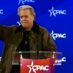 Steve Bannon Nazi Greeting Steve Bannon reproduit la salutation