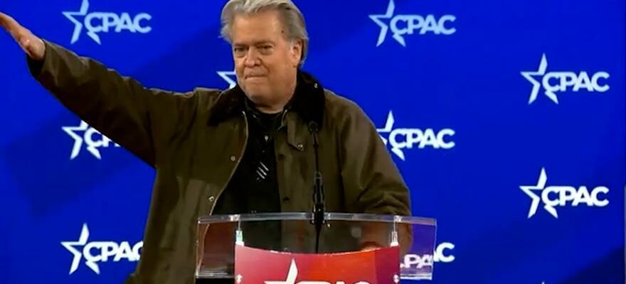 Steve Bannon Nazi Greeting Steve Bannon reproduit la salutation