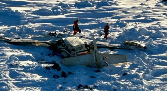 Trouve au moins trois morts apres avoir localise lavion disparu