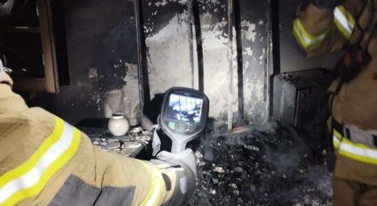 Un voisin sauve un mineur piege parmi les flammes avant