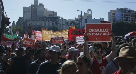 Une foule est descendue dans les rues en Argentine pour