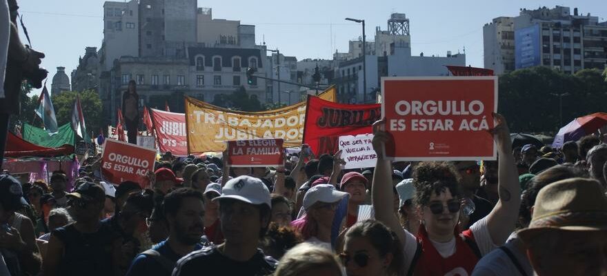 Une foule est descendue dans les rues en Argentine pour