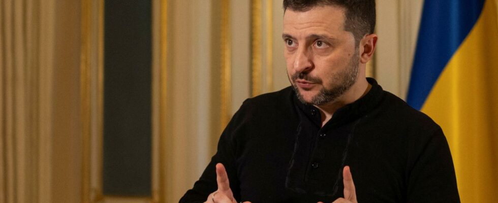 Zelenski apres avoir parle une heure avec Trump pret a