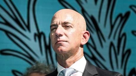 Bezos evince les producteurs de liaisons sur la remarque des