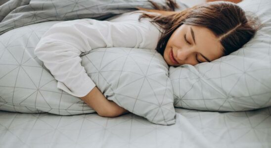 Cheveux mouilles Pourquoi tu ne devrais pas dormir avec