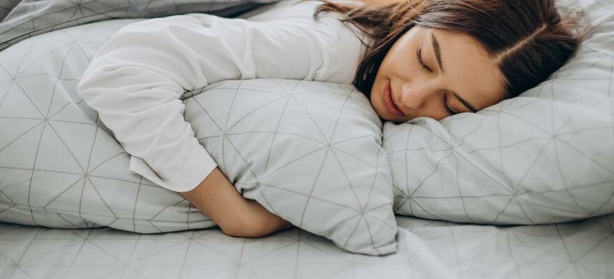 Cheveux mouilles Pourquoi tu ne devrais pas dormir avec