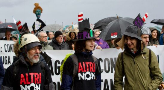 Des milliers de personnes se manifestent dans une Pobra une