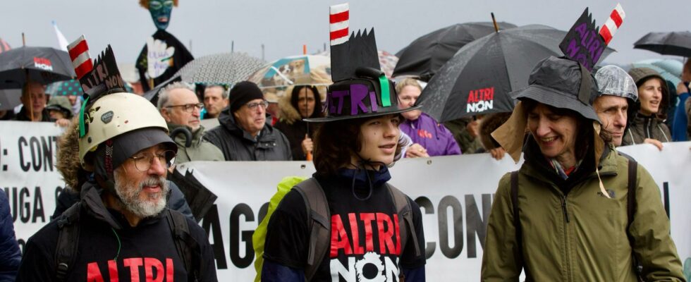 Des milliers de personnes se manifestent dans une Pobra une