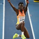 Fatima Diame seleve avec la medaille de bronze en longueur