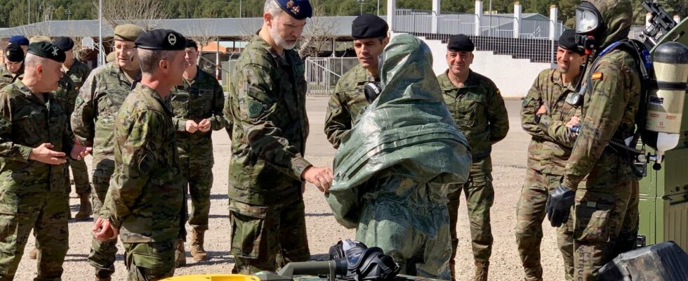 Felipe VI visite a la brigade Aragon I cle au