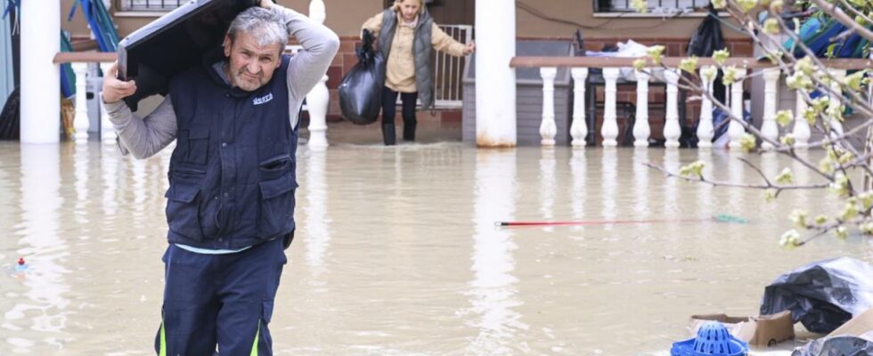 Ils regardent a Cordoba a un homme de 71 ans