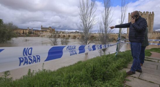 Ils trouvent le corps dun homme a cote dune riviere