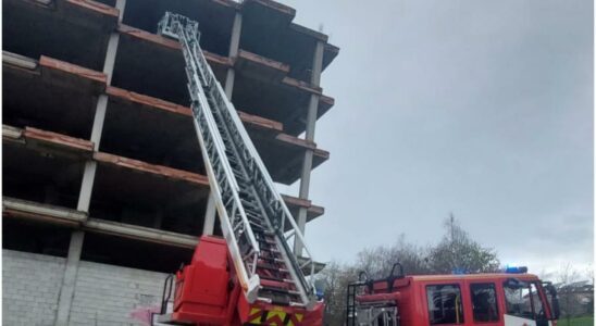 Ils trouvent le corps dune personne dans un batiment abandonne