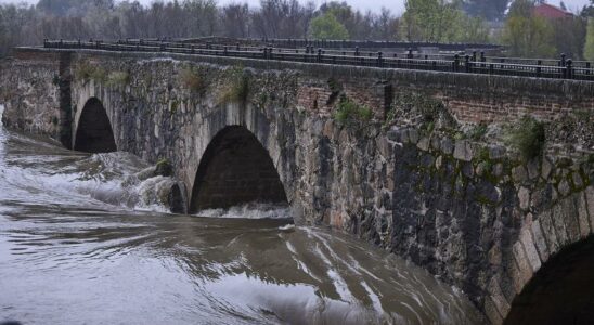 Inondations de Tagus Le debit de la riviere Tajo