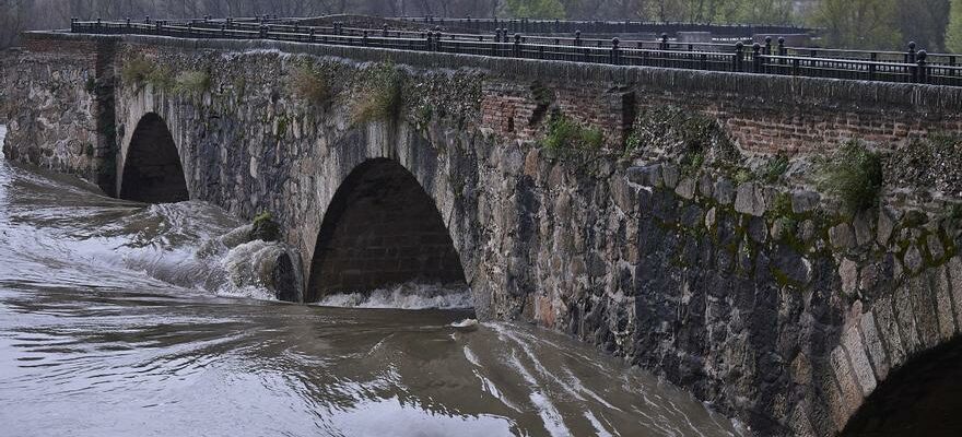 Inondations de Tagus Le debit de la riviere Tajo