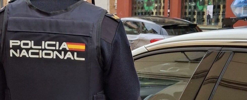 La police arrete un indoctriner a grande echelle de lideologie