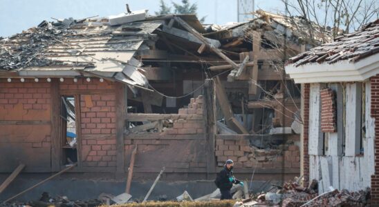 Larmee sud coreenne lance 8 bombes dune chasse dans une ville