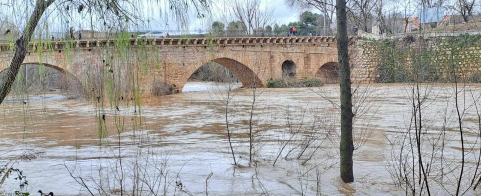 Le deluge sapproche de son point maximum a Escalona Guadalajara