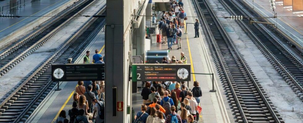 Le gouvernement et les syndicats negocient pour eviter la greve