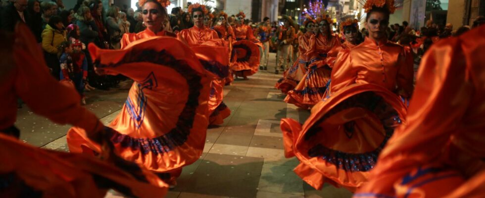 Le mauvais temps oblige a suspendre le defile du carnaval