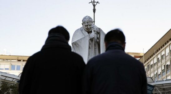 Le pape Francois a de nouveau passe une nuit calme