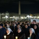 Le pape passe une nuit tranquille et repose apres une