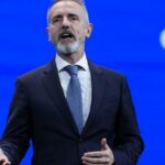 Le president de Telefonica Applaments se rend au Congres pour