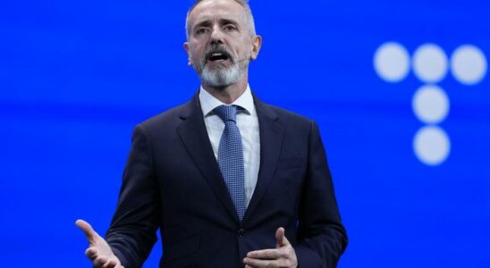 Le president de Telefonica Applaments se rend au Congres pour