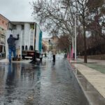 Les forces de la pluie pour suspendre le defile des