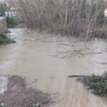 Les inondations de Flojuna forces pour couper un pont qui