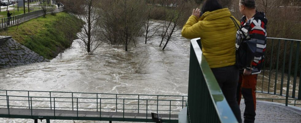 Les quatre facteurs apres le deluge historique de la riviere