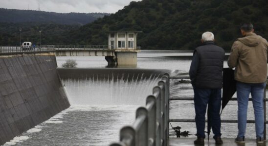 Les tempetes de lAtlantique laissent 500 L m2 de