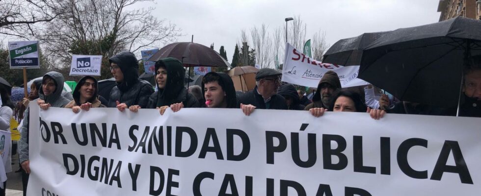 Les toilettes menacent daller a une greve indefinie en ne