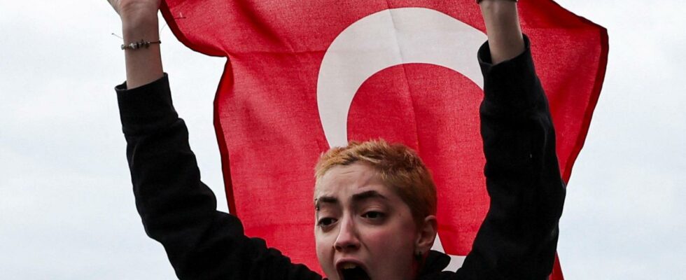 Lopposition de Turkiye se leve contre Erdogan pour la persecution