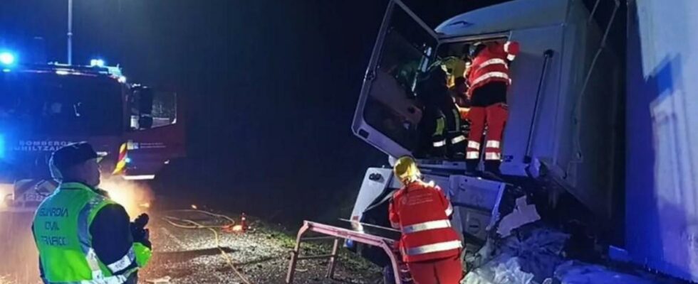 Quatre personnes meurent dans un choc frontal entre deux camions