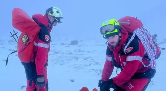 Trois alpinistes meurent apres avoir subi une chute dans le