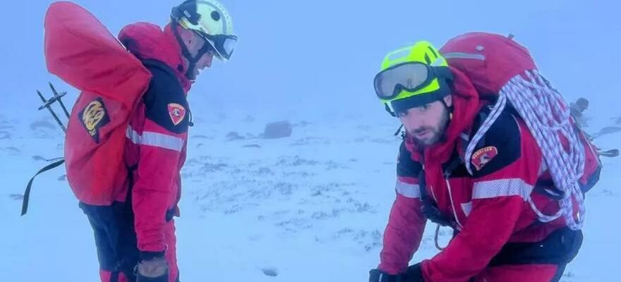 Trois alpinistes meurent apres avoir subi une chute dans le