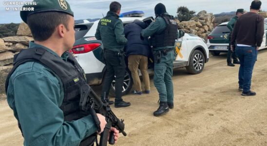 Trois arretes pour avoir gere et menace a laube avec