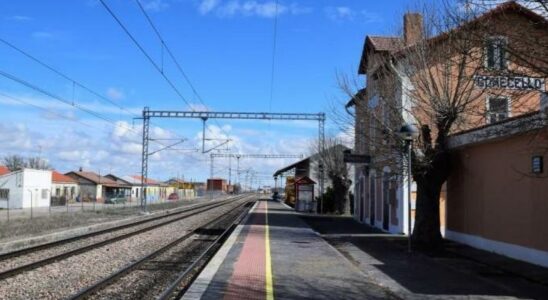 Une personne meurt apres avoir ete submergee par un train