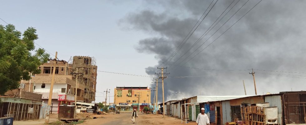 Air raids attacks and looting… Sudan is on the brink