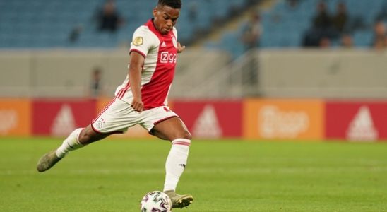 Ajax sells Timber to Arsenal for 40 million euros