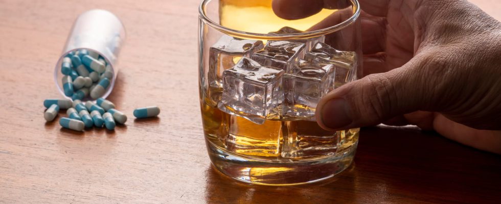 Can you drink alcohol while on antibiotics What risks