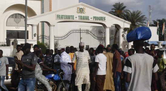 Coup detat in Niger President Bazoums cabinet assures that negotiations
