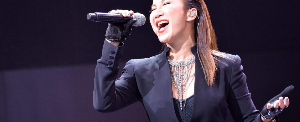 Death of CoCo Lee the singer voice of Mulan committed