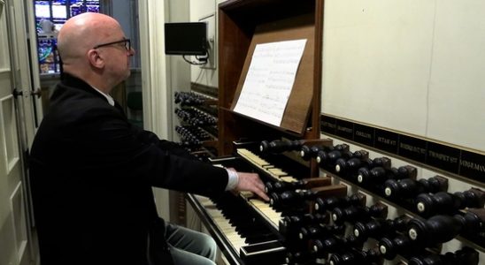 During the organ summer in the Dom Church organist Jan