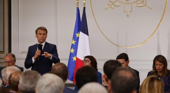 Emmanuel Macron promises an emergency law to speed up reconstruction