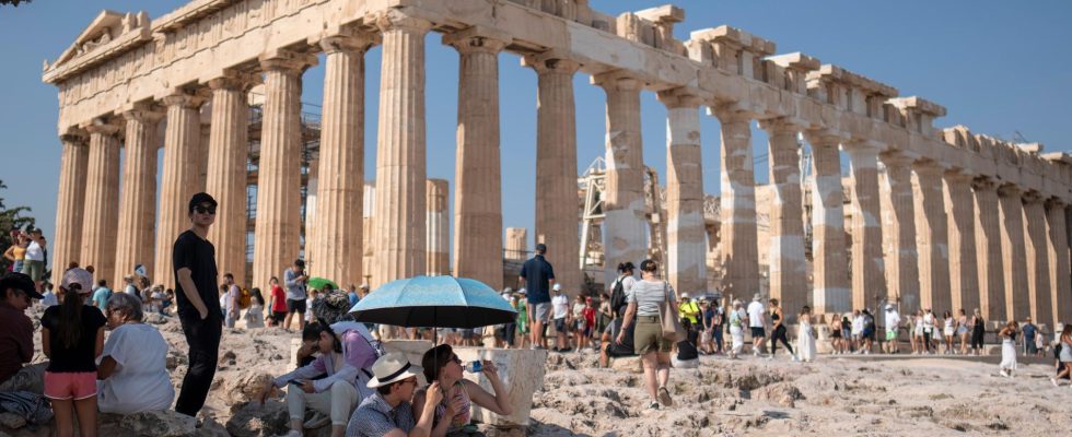 Extreme heat closes the Acropolis