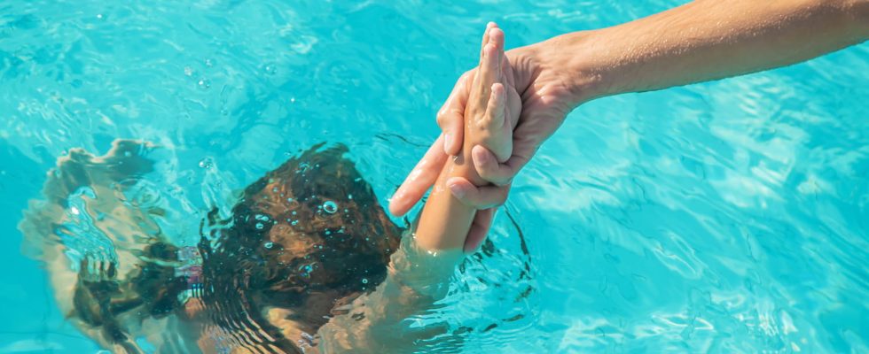 How to avoid drowning swimming pool sea advice