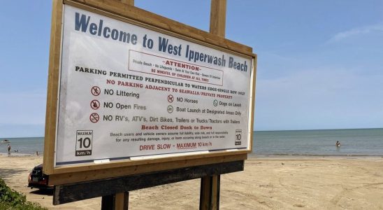 Irked Ipperwash Beach cottagers want stolen sign back